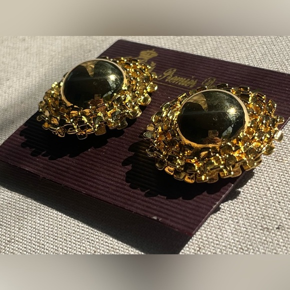 Premier Designs Jewelry - Premier Designs Vintage Clip-On Earrings “London” (Gold)